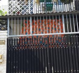 Cần bán nhà hẻm 47 đường Trường Lưu ( 1 trệt , 1 lầu, 2 phòng ngủ, 2wc, sổ hồng hoàn công)Liên hệ :  0949.003.009