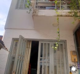 Mặt tiền cách hẻm 5m Quận 1 đúc bê tông 2tầng 3x8 m giá 3 tỷ