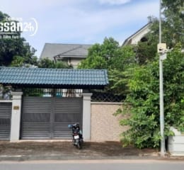 Bán biệt thự đường 816 ( khu dầu khí ) Nguyễn Duy Trinh , Phường Phú Hữu ( diện tích 498m2 , 3 lầu có sân Vườn) 0949003009